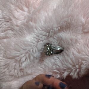 Elegant Silver Floral Ring